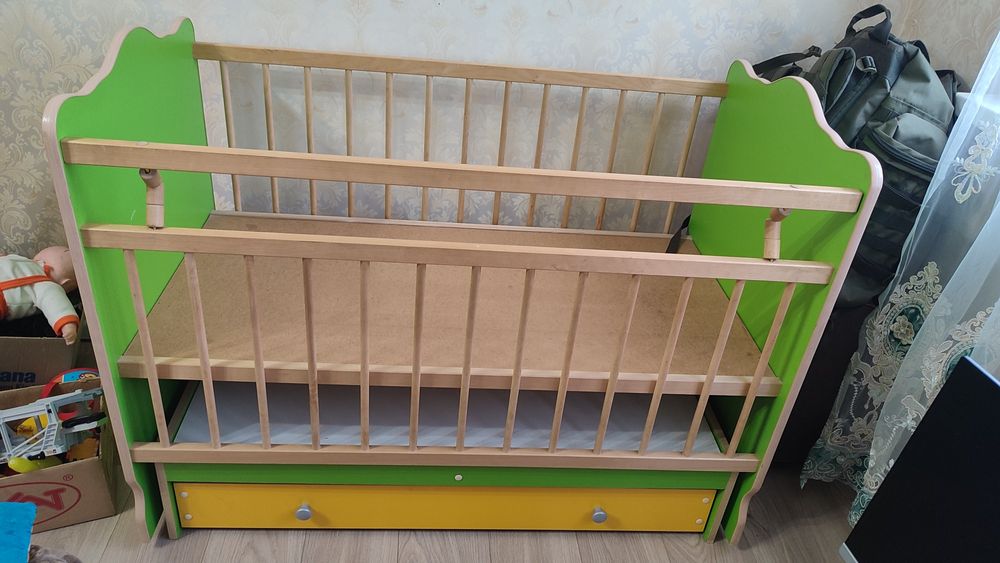 Манеж для детей  качается