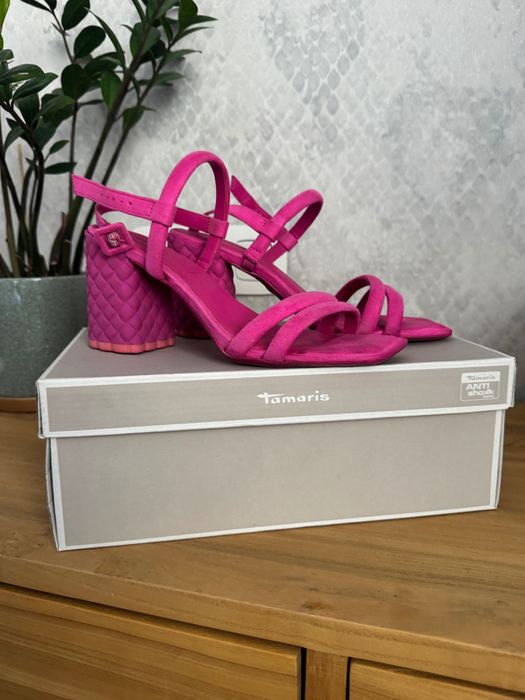 Босоножки на каблуке 39/38