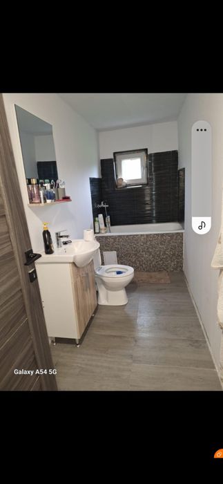 Vând casa 100 m² și curte 300m²