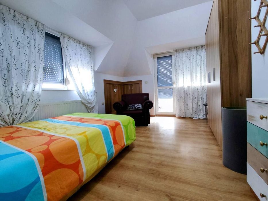 Дава се под наем Тристаен апартамент в Пловдив, Каменица 1 - 110 кв.м за 650 € - Снимка #2