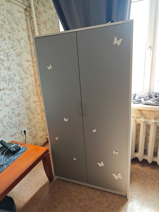 Продам шкаф для девочки серый