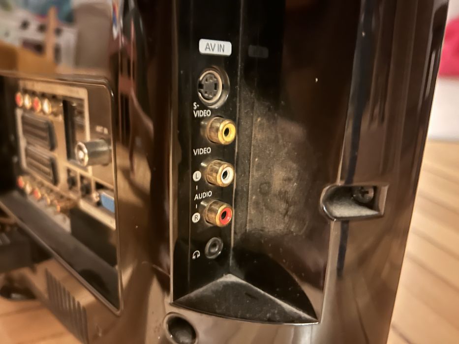Samsung tv model LE26R81B