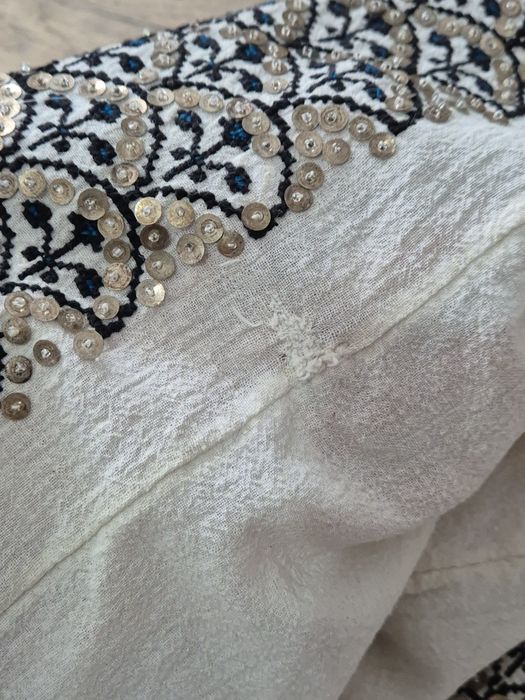 Costum popular vechi de peste 100 de ani