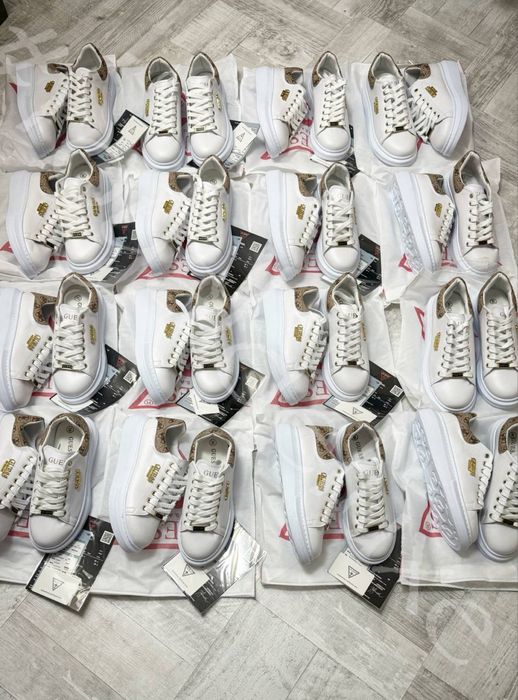 Stoc Adidasi dama Guess