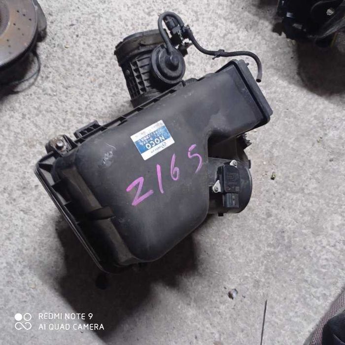 Корпус воздушного фильтра Toyota Harrier