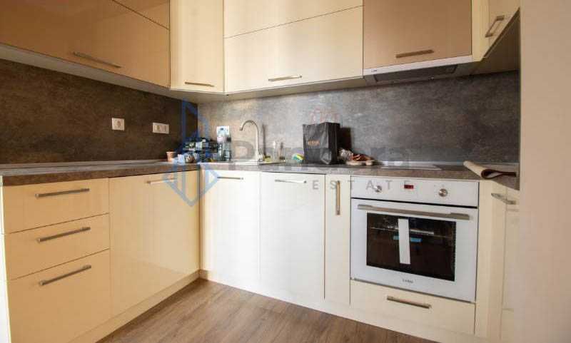 Тристаен апартамент под наем в кв. Младост 4