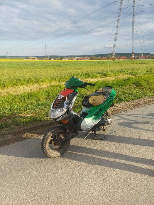 Vând sau schimb scuter