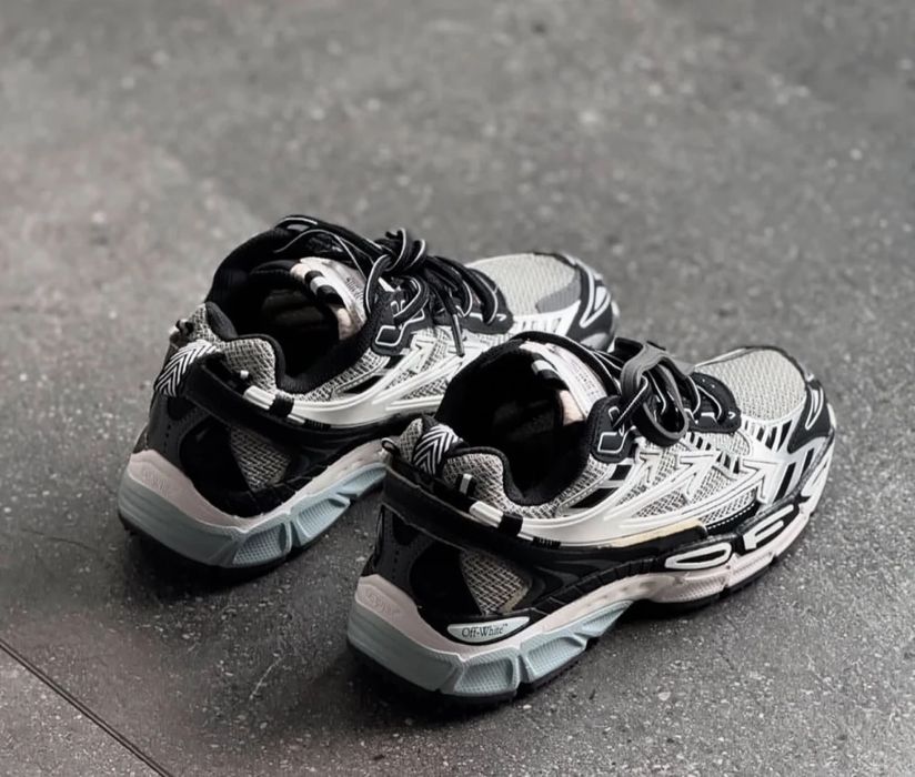 Off-White "Be Right Back&White