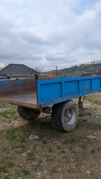 Vand remorca basculabila