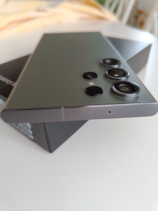 Продавам Samsung S23 Ultra