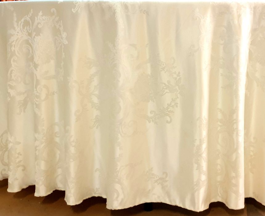 Față de masa rotunda