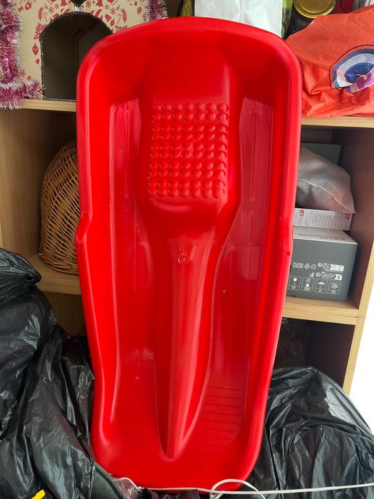 Vând sanie pentru copii din plastic, ca noi.