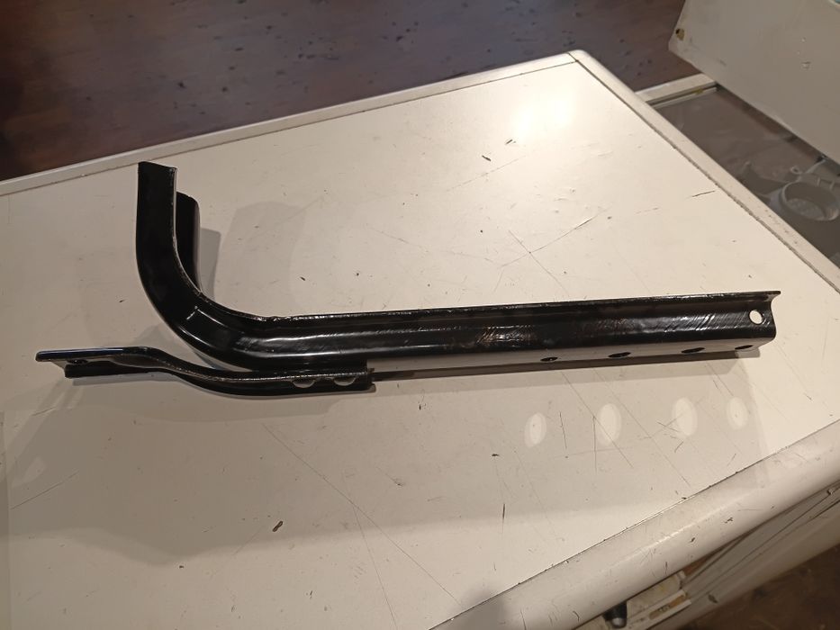 Кронштеин топливного бака