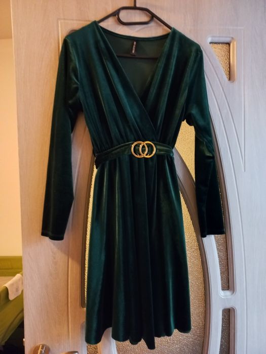 Vând rochii de seara