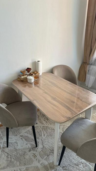 Стол со стульями