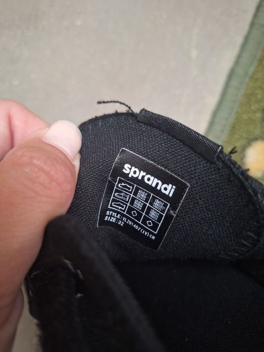 Черни гуменки за момче или момиче