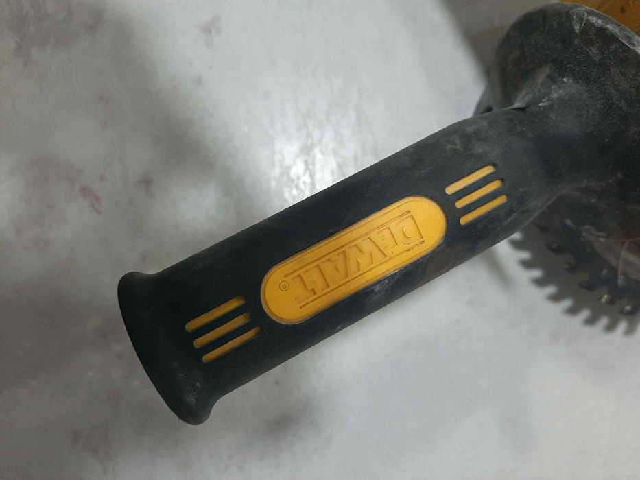 Акумулаторен безчетков ъглошлайф Dewalt DCG405 + батерия 5.0Ah