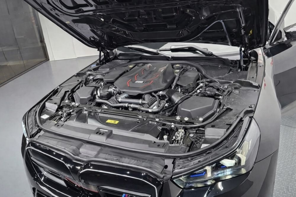 BMW M5 (G90) 2025 год