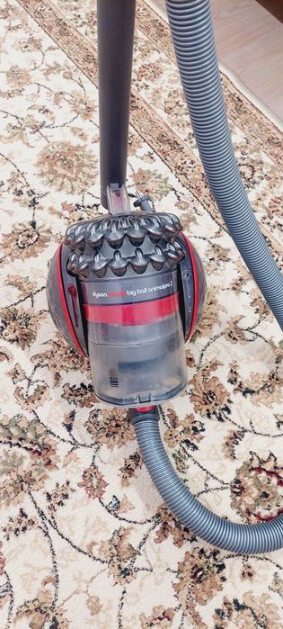 Пылесос Дайсон в хорошом состояний