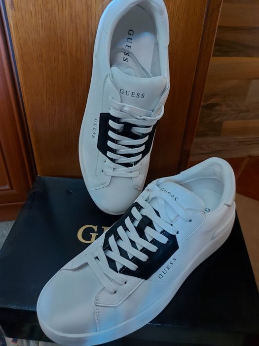 Кожени    кецове Guess

Sale -39%