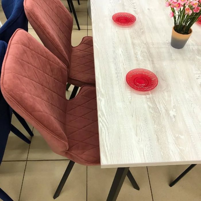 Кухонный стол и стулья