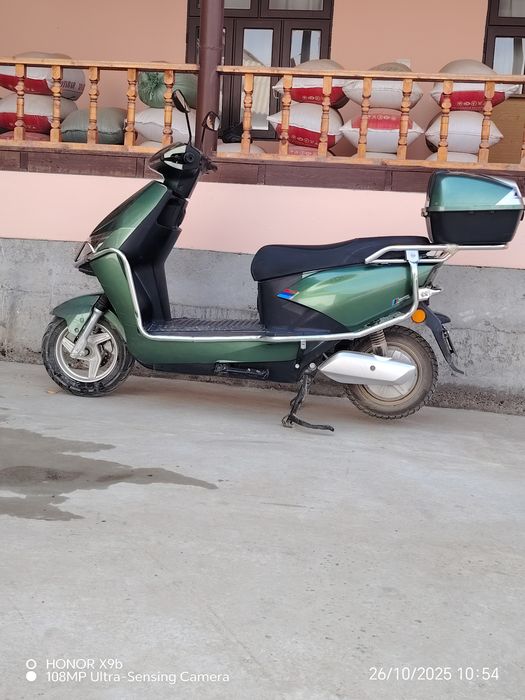 Skuter yadea holati yahwi 2025 yil batareya 100 foiz narxi 700$