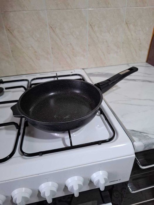 Продам  сковородку в отличном  состоянии, производство Россия