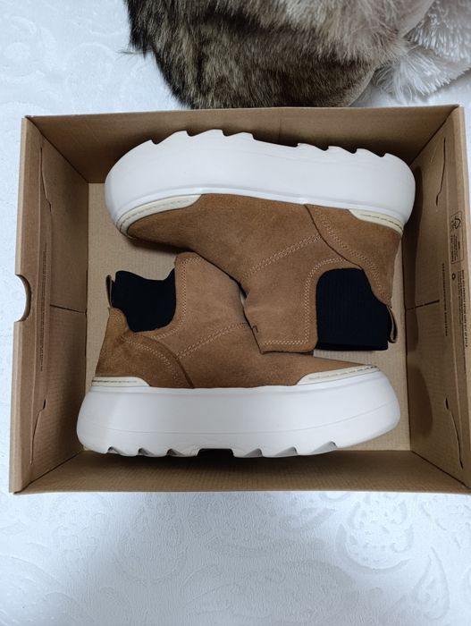 UGG  Marin Mega боти