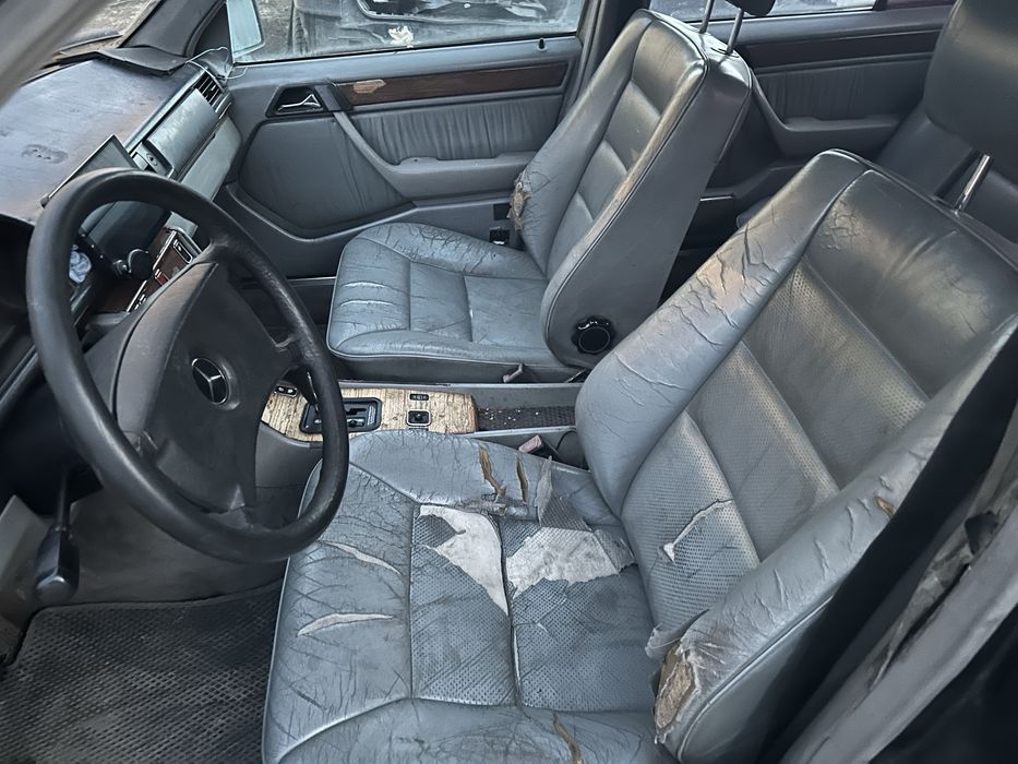 Кожаный салон мерседес 124