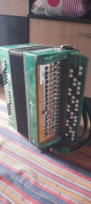 продам баян КРЕМИНЭ