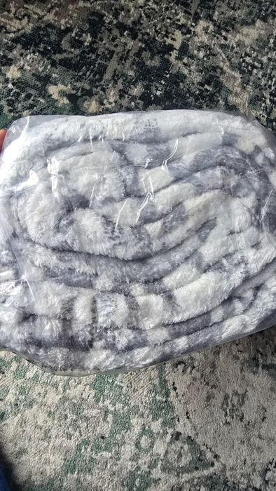 Covor rotund diametru 160 cm, nou, sigilat