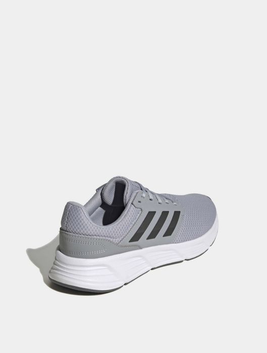 Продам новые кроссовки Adidas