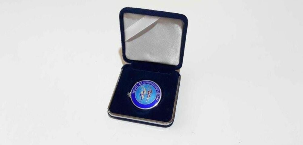 Brose insigna Asistent Medical Social, argint 925 sterling, Danemarca