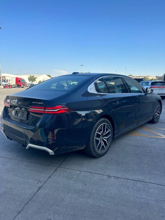 BMW i5 eDrive40L Премиум электрокар
