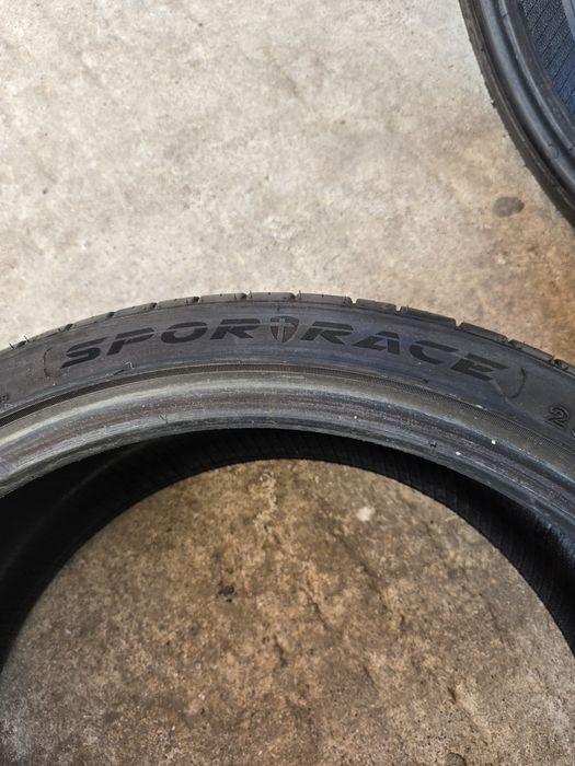 2 бр. Автомобилни гуми 235.35.19