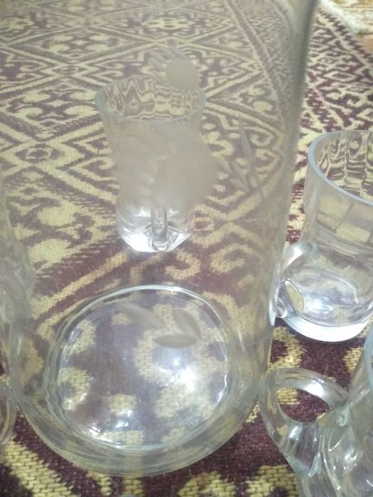 Продавам Нов стъклен ретро сервиз.