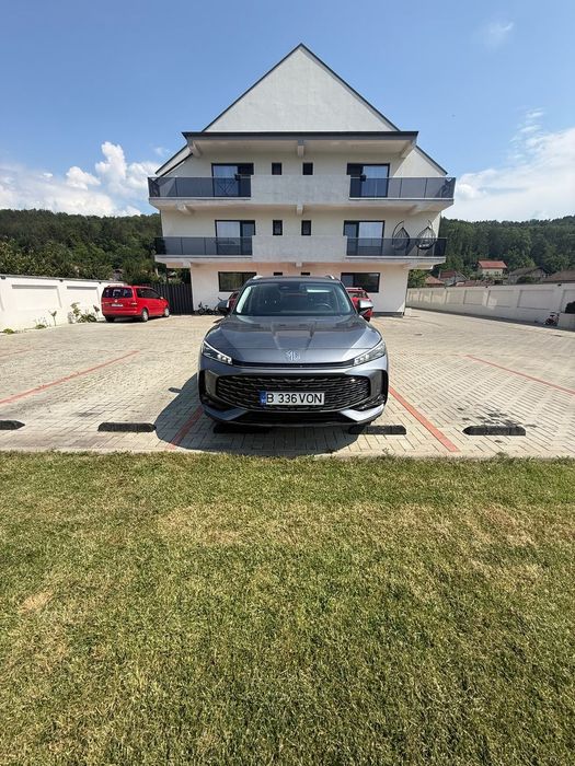 MG HS