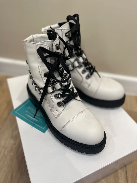 Бели боти AQUAMARINE естествена кожа