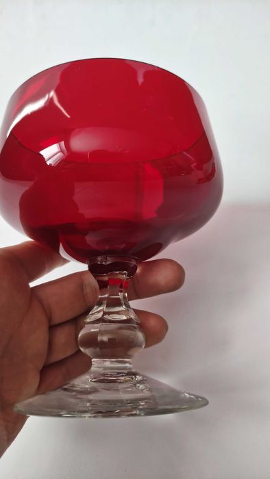 Две масивни чаши от рубинен кристал