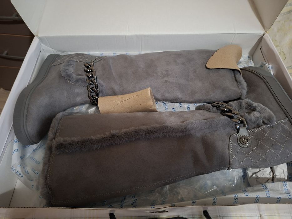Guess нови ботуши + подарък кожено яке естествена  кожа сиво