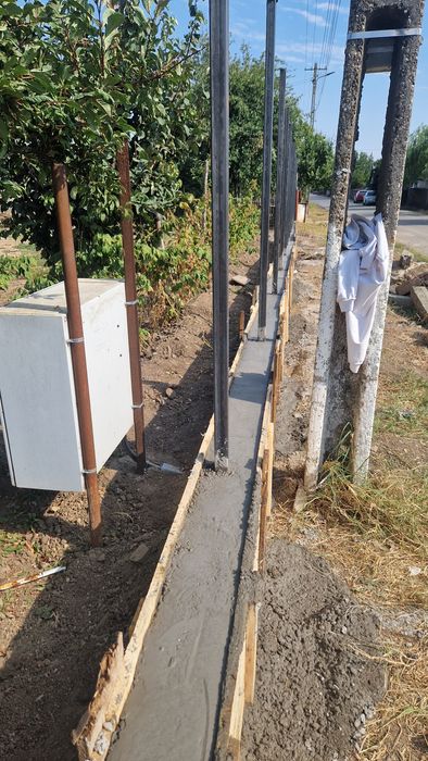 Executăm garduri și porți împrejmuiri teren