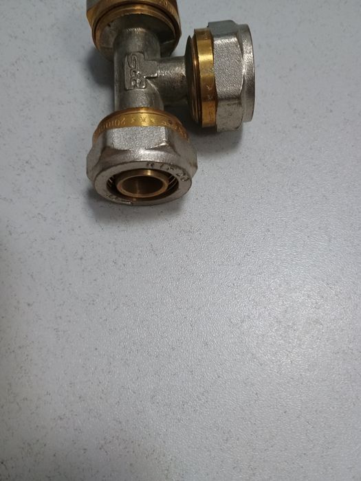 Продам тройники на металлопластик