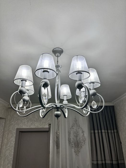 Продам люстры как на фото все работает четко