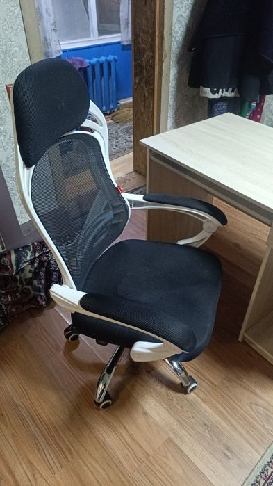 Кресло.    .        .