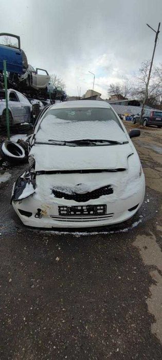 Dezmembrez Toyota Yaris 1.0 benzina an 2007 cod motor 1KR-FE