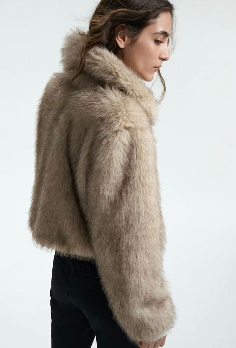 Късо палто от еко косъм H&M