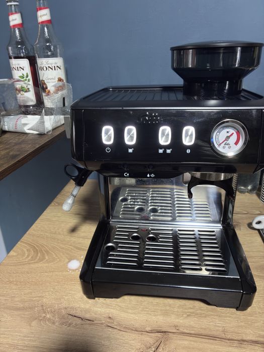 VÂND ESPRESSOR SOLIS GRIND & INFUSE COMPACT 1018N – 3 ÎN1 cu rasnita integrata si sistem de spumare al laptelui
