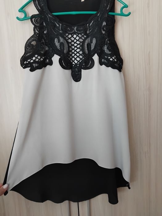 Дамски елегантен разкроен потник с принт и дантела – размер M