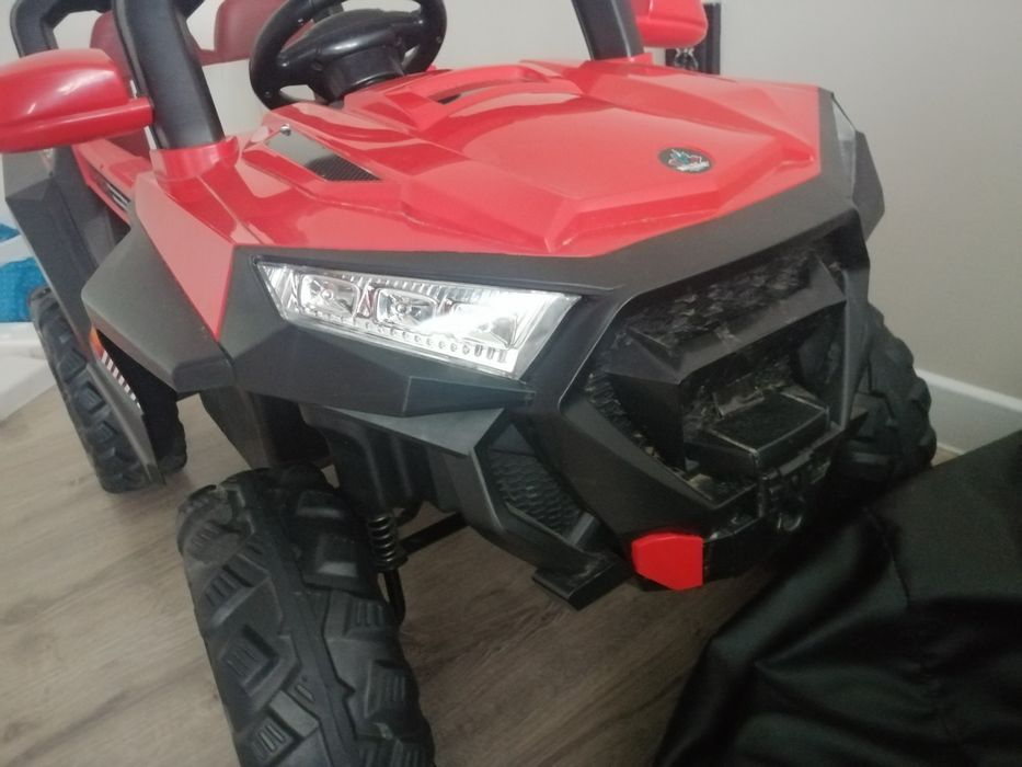 Продаем детскую машину электромобиль