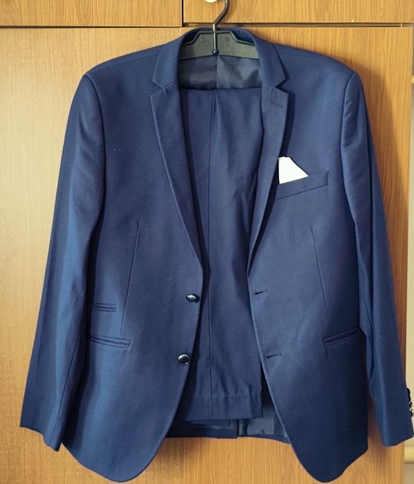 Продается мужской костюм двойка